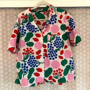 Artsy Fruit Shirt, Fits L/XL ˗ˏˋ 🍓 ✩°˖🫐 ⋆｡˚꩜